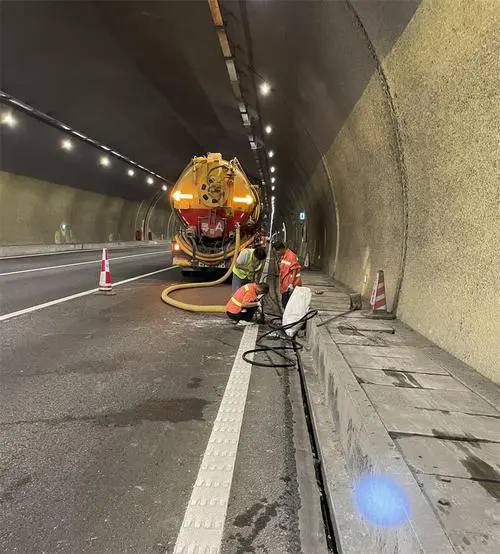 大丰镇隧道排水渠清淤